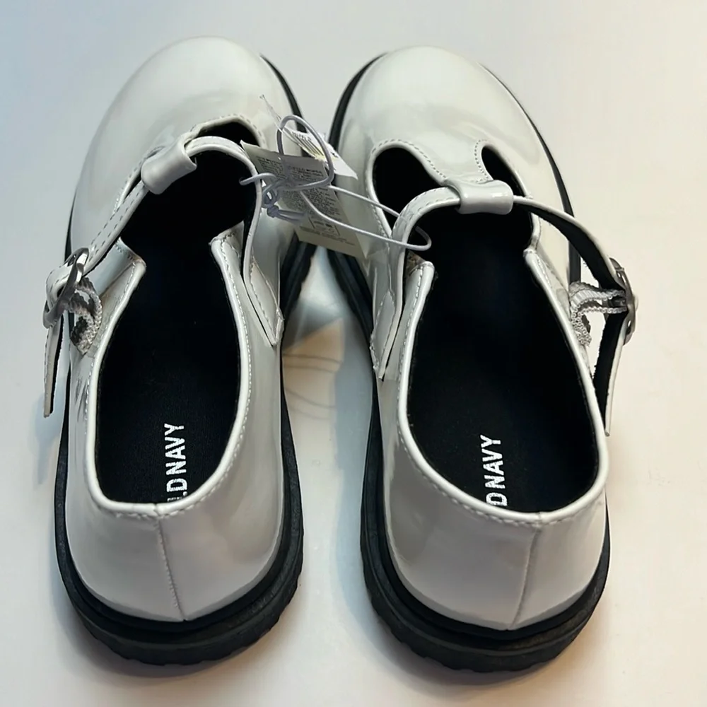 Old Navy Mary Jane Shoes Chunky White Patent Leather Dress Flower Buckle New
